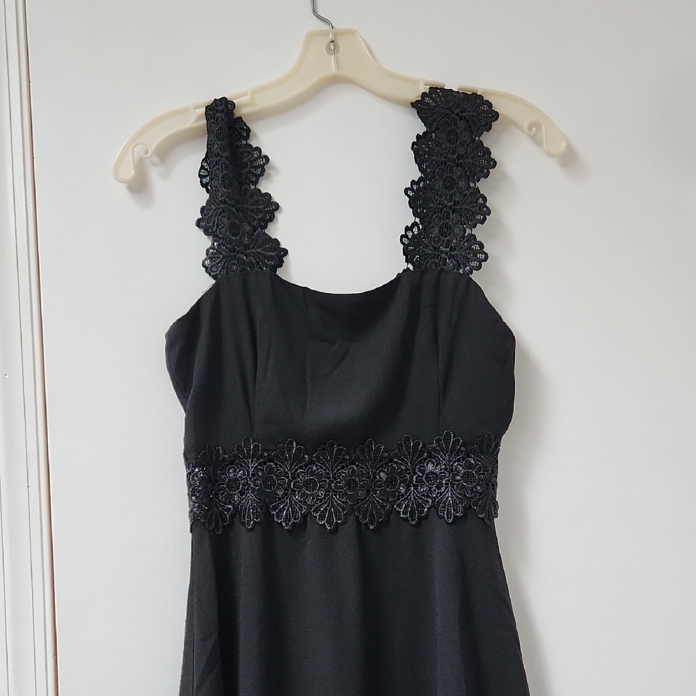 Lulu's Black Lace Dress